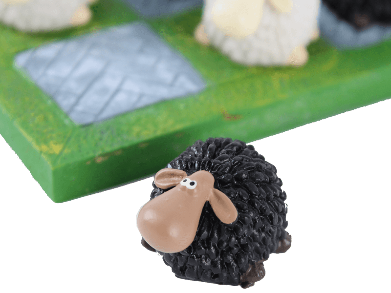 Noughts and crosses, in sheep form Noughts and crosses, in sheep form