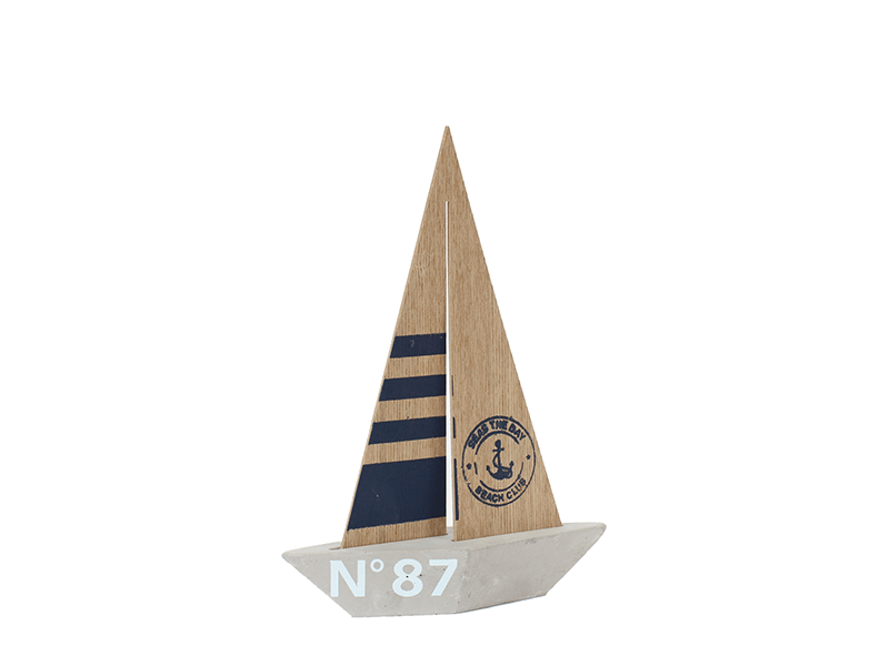 Zeilboot beton met bruin zeil 24 cm Zeilboot beton met bruin zeil 24 cm